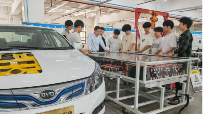 學(xué)生沒(méi)畢業(yè)，就被知名車企預(yù)定了