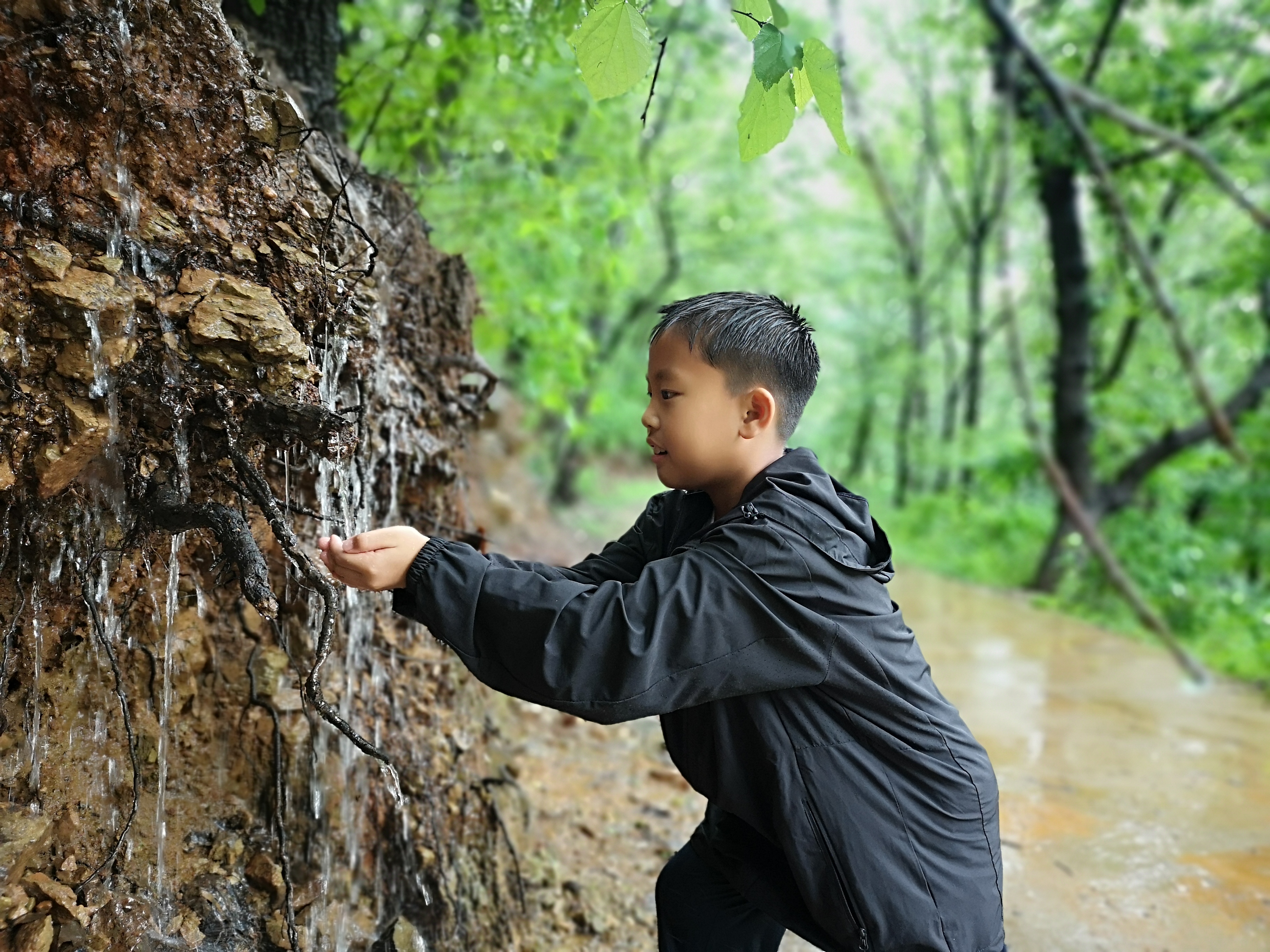 與綠水青山的親密接觸+軍莊小學(xué)李元瑞.jpg
